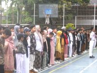 PERAYAAN HARI GURU DI SMPN 1 KUNINGAN