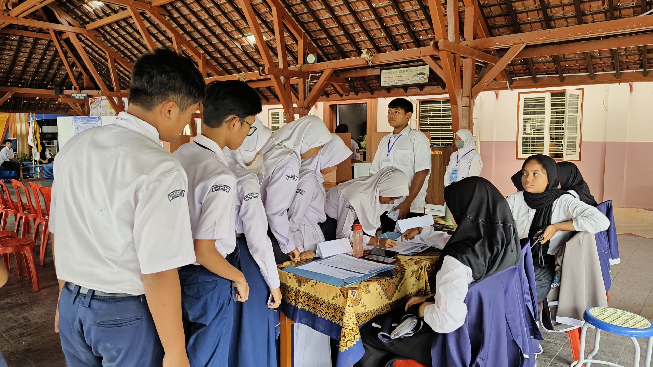 PENCOBLOSAN KETUA DAN WAKIL KETUA OSIS PERIODE 2024-2025