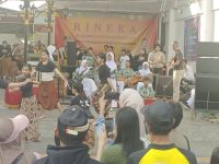 Pementasan Seni Tari dan Musik Tradisional SMP Negeri 1 Kuningan di CFD Kuningan: Upaya Pelestarian Budaya Sunda