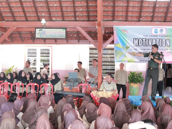 Parasiswa SMPN 1 Kuningan Dibakar Semangatnya oleh Sang Jenderal