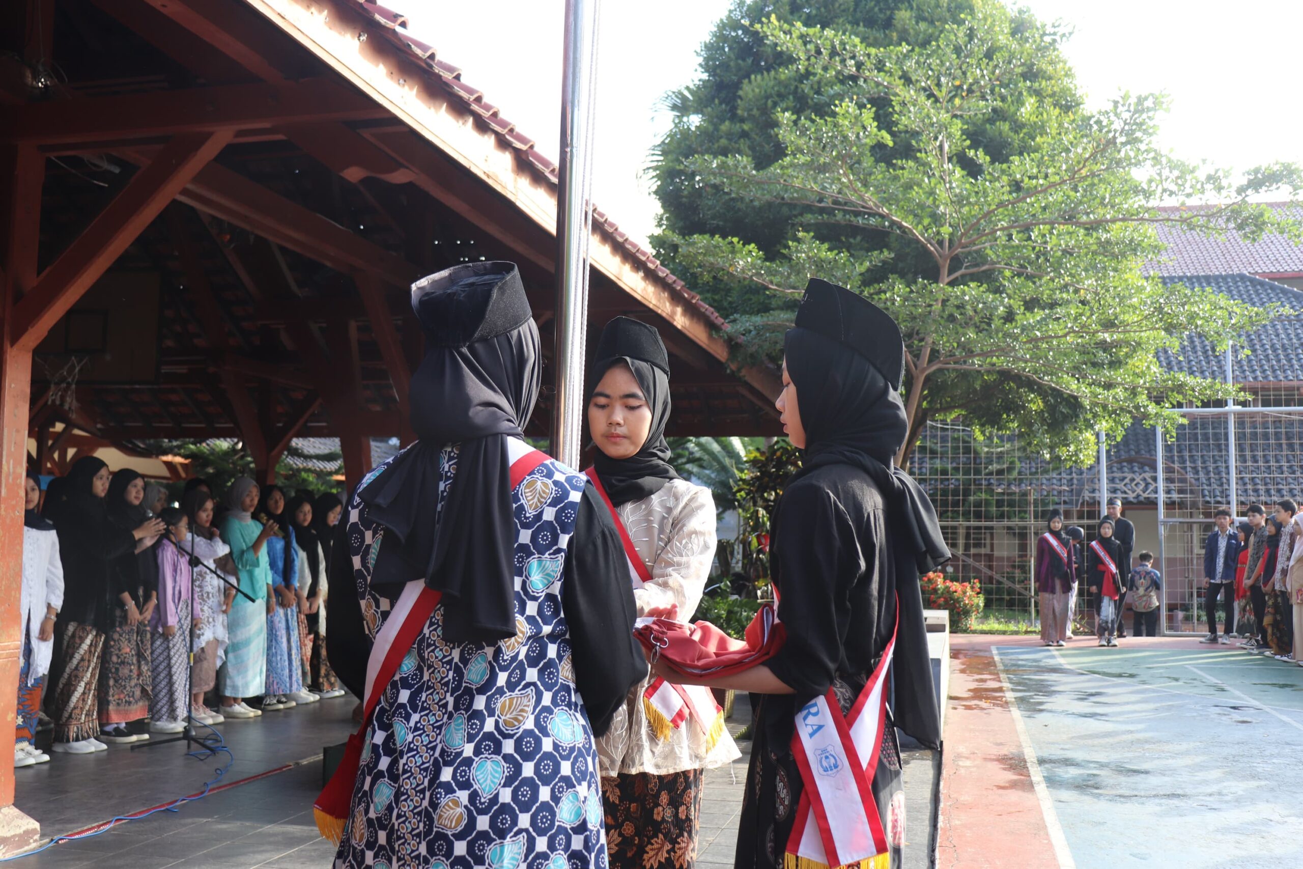 Memperingati Hari Kartini Memperingati Hari Kartini
